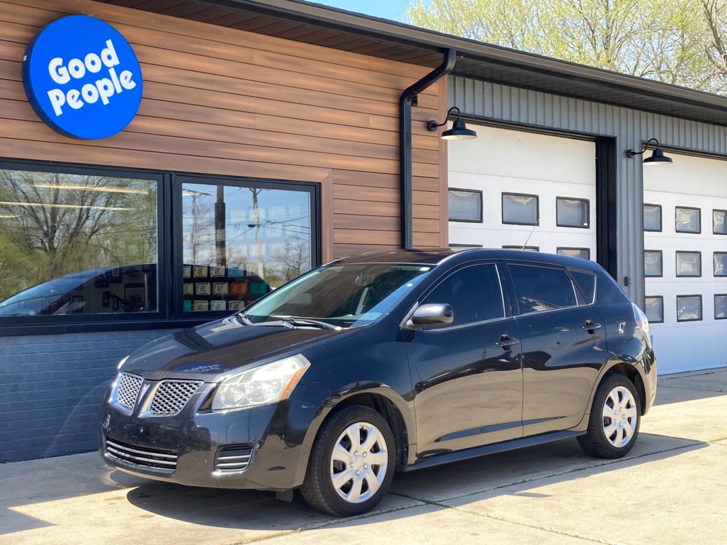 2009 Jet Black Met Pontiac Vibe 2.4L (5Y2SP67019Z) with an 2.4L L4 DOHC 16V engine, 4-Speed Automatic Overdrive transmission, located at 1800 South Ihm Blvd, Freeport, IL, 61032, (815) 232-5543, 42.278645, -89.607994 - Vibe Base 4D Hatchback 2.4L - Photo#3